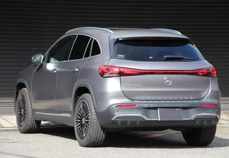 Mercedes EQA Серый