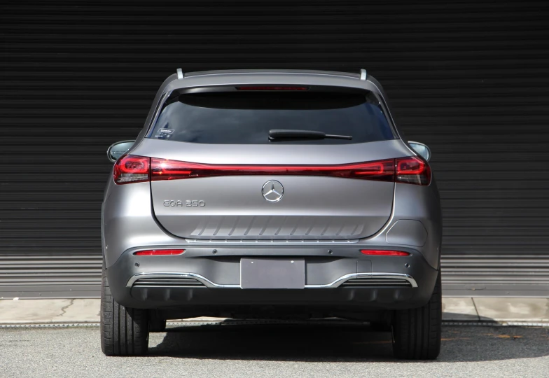 Mercedes EQA Серый