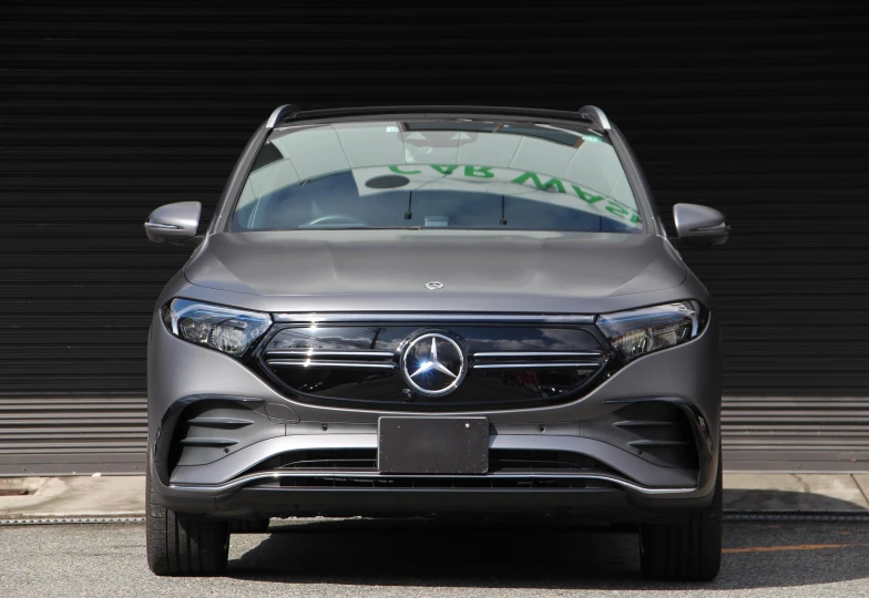 Mercedes EQA Серый