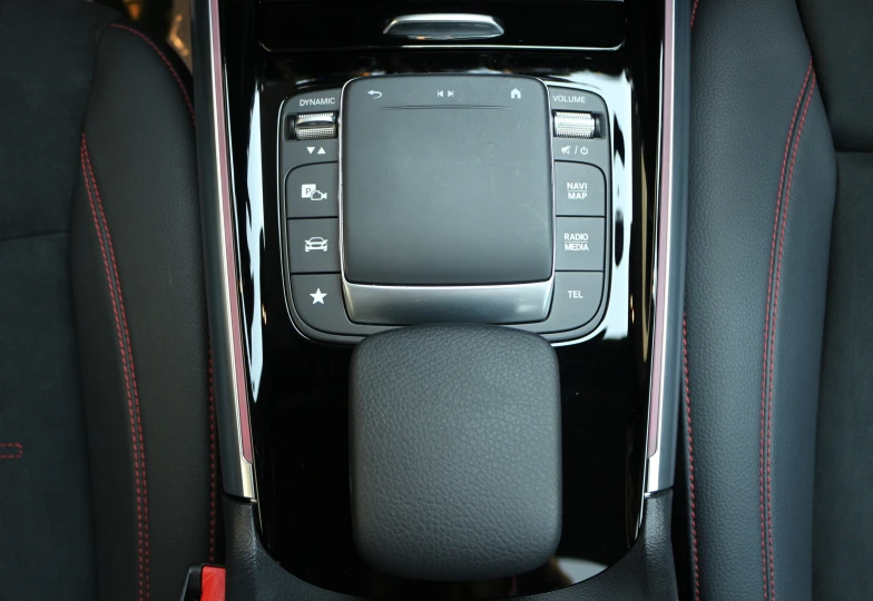 Mercedes EQA Синий