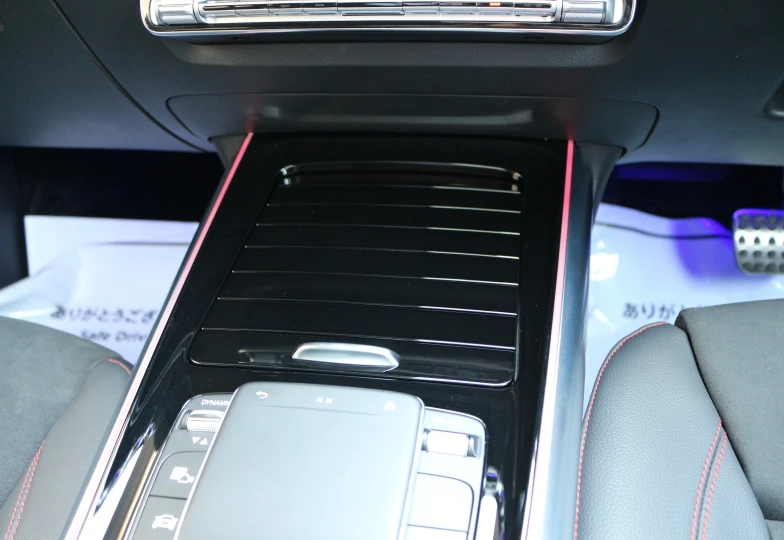 Mercedes EQA Синий