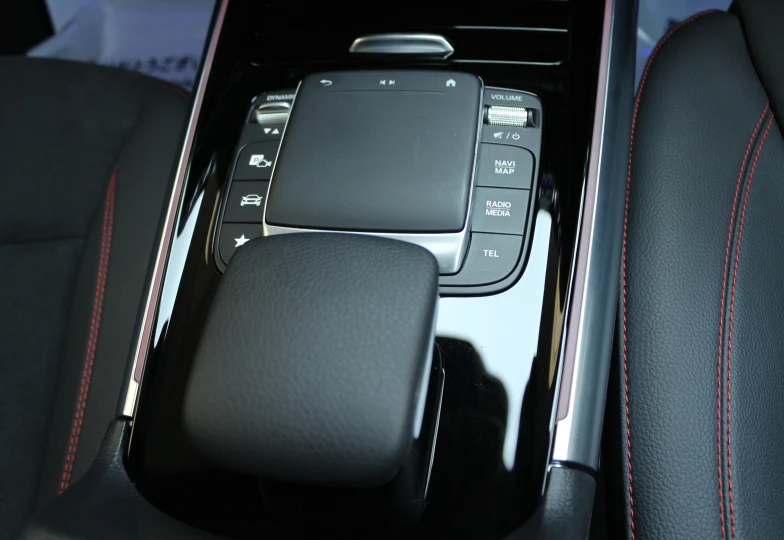 Mercedes EQA Синий