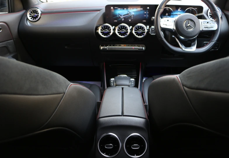 Mercedes EQA Синий