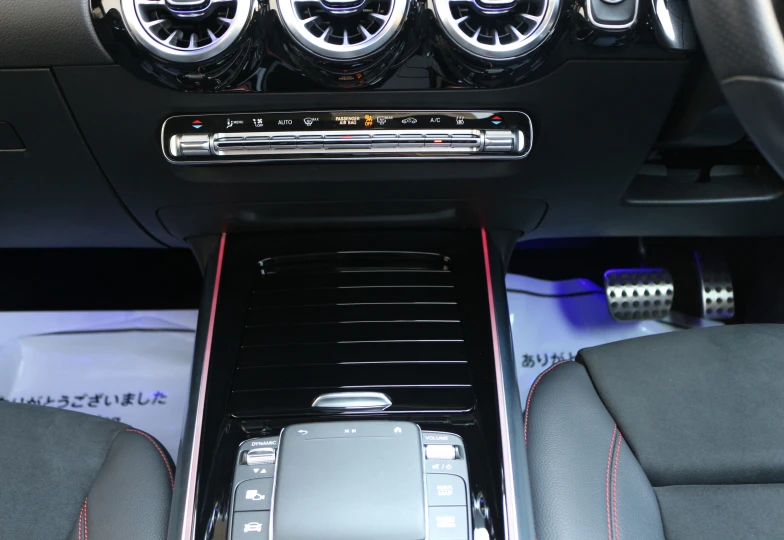 Mercedes EQA Синий