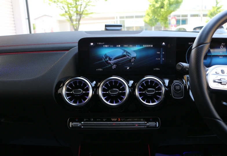 Mercedes EQA Синий