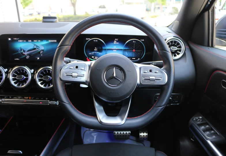 Mercedes EQA Синий