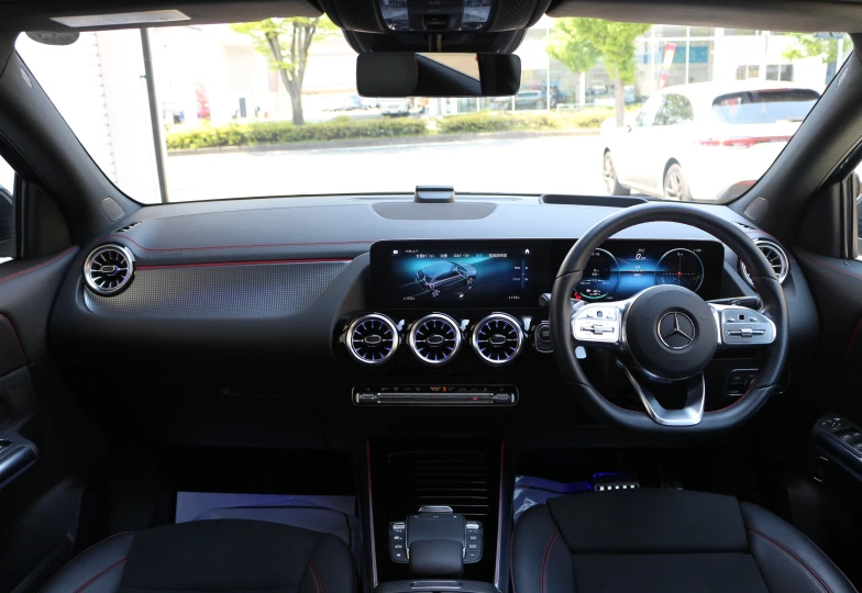 Mercedes EQA Синий