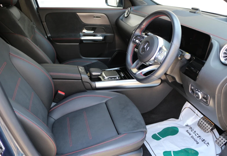 Mercedes EQA Синий