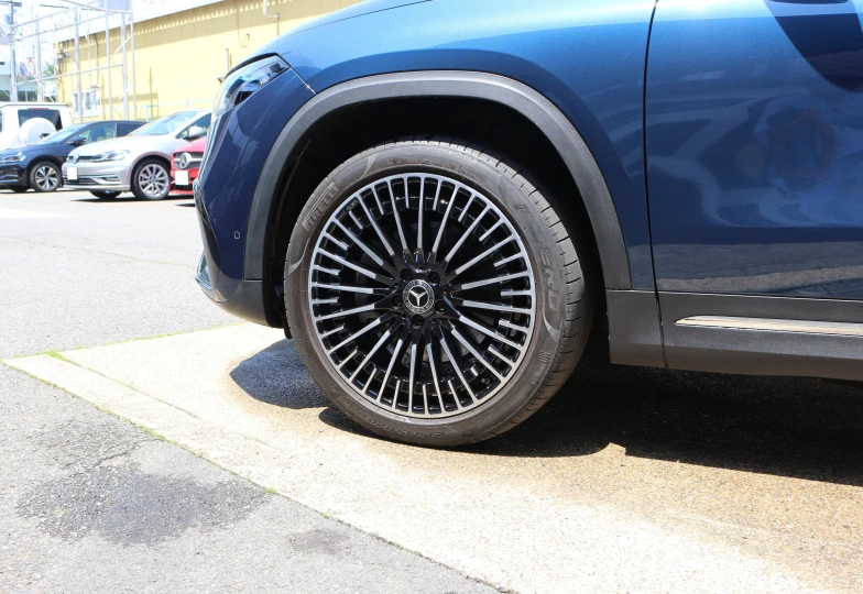 Mercedes EQA Синий