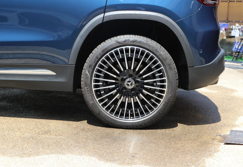 Mercedes EQA Синий