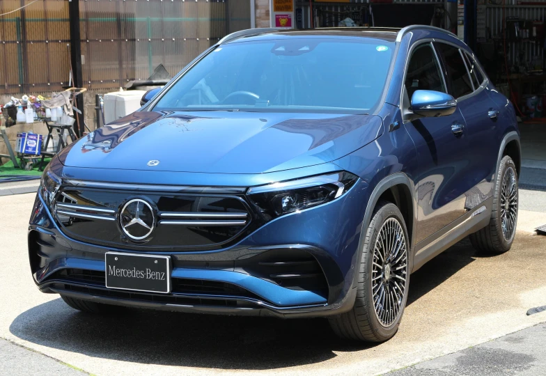 Mercedes EQA Синий