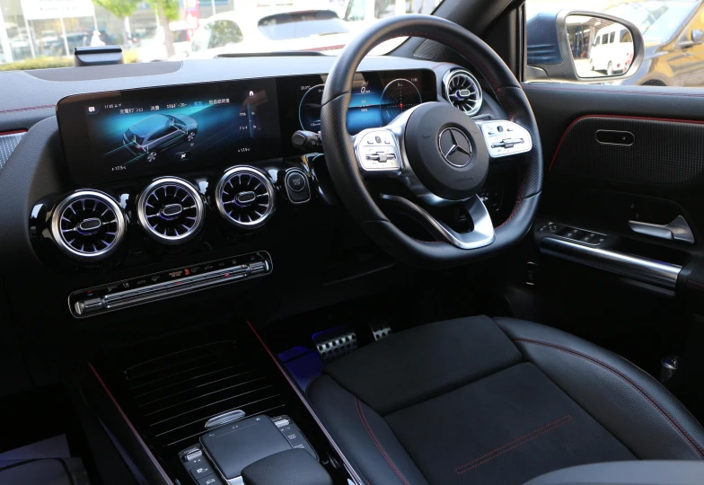 Mercedes EQA Синий