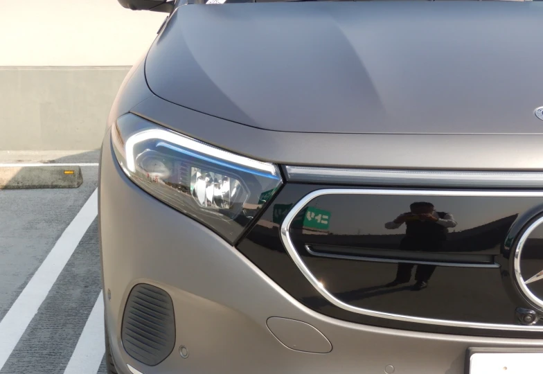 Mercedes EQA Серый