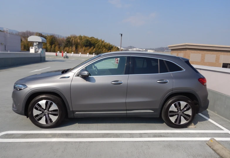Mercedes EQA Серый