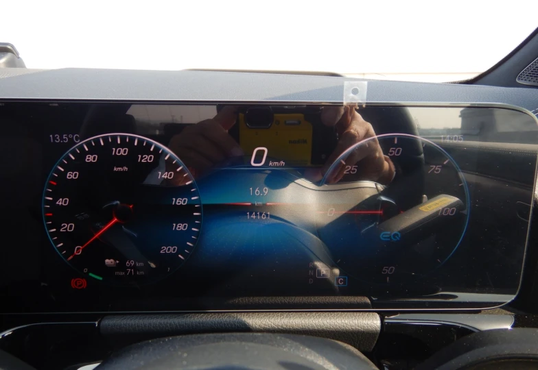 Mercedes EQA Серый