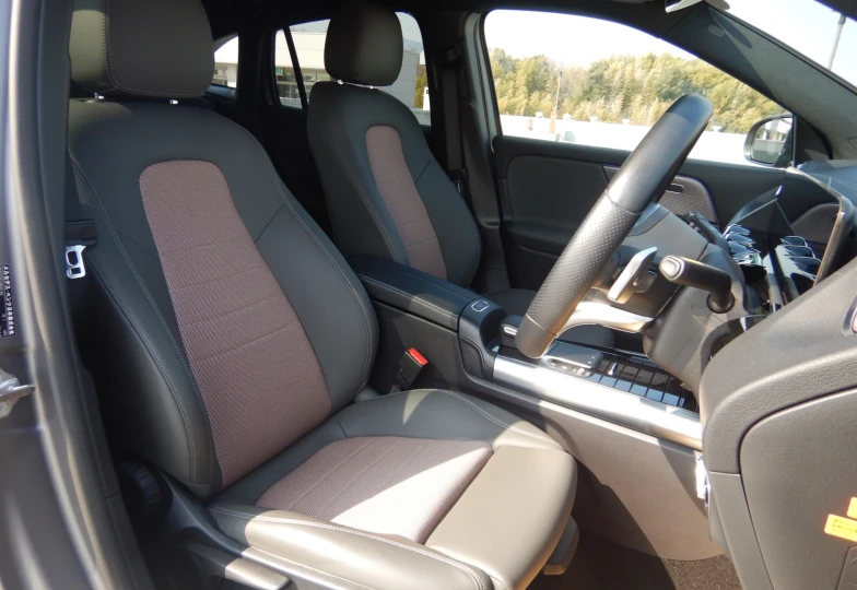 Mercedes EQA Серый