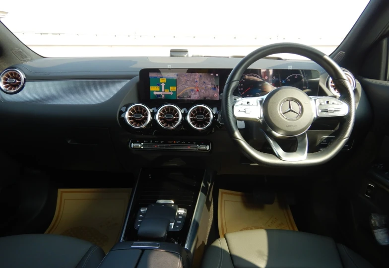 Mercedes EQA Серый