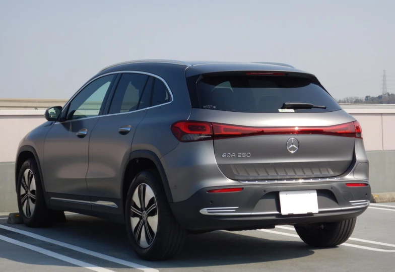 Mercedes EQA Серый