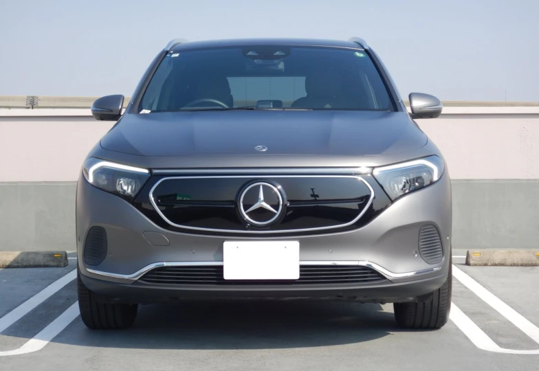 Mercedes EQA Серый
