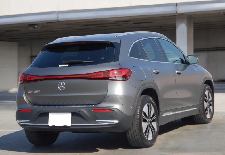 Mercedes EQA Серый