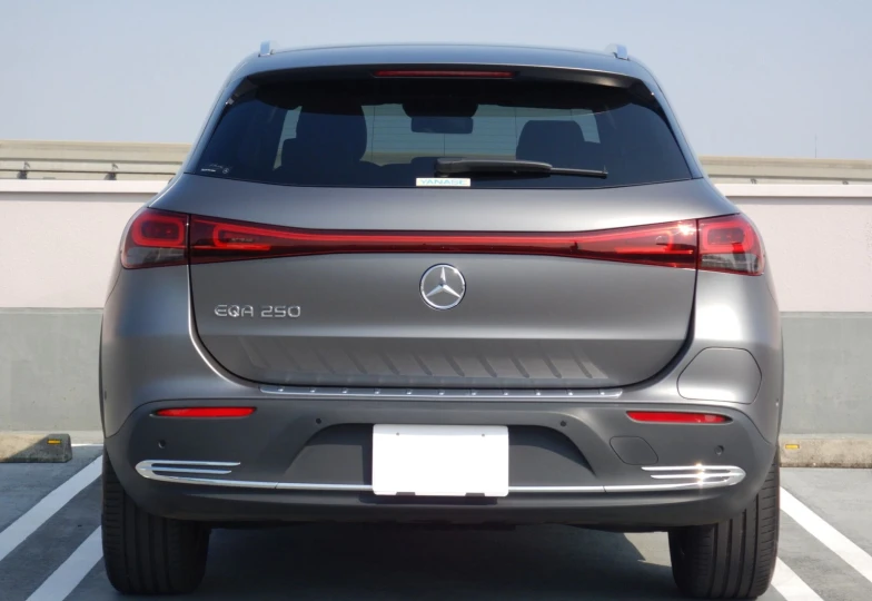 Mercedes EQA Серый