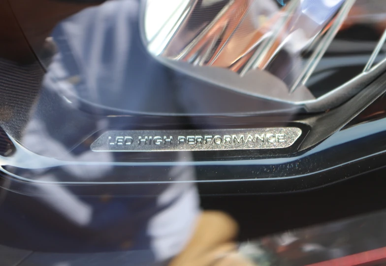 Mercedes EQB Красный