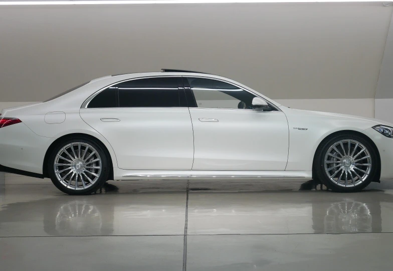 Mercedes S class Белый