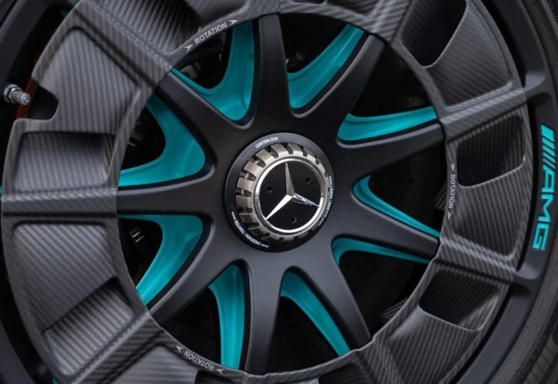 Mercedes AMG ONE Черный