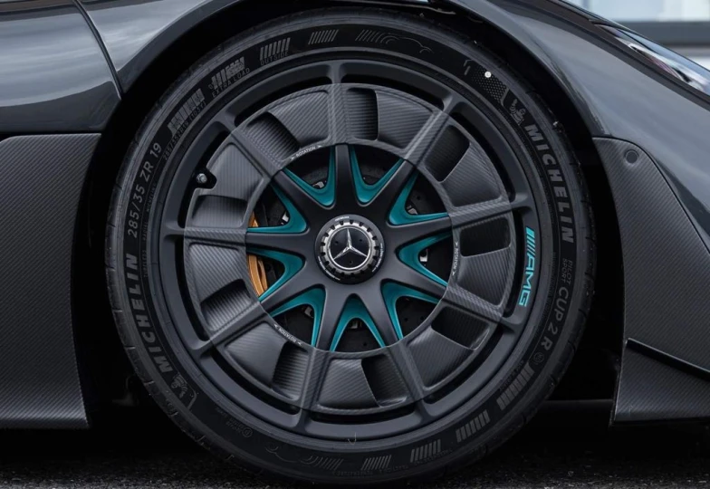 Mercedes AMG ONE Черный