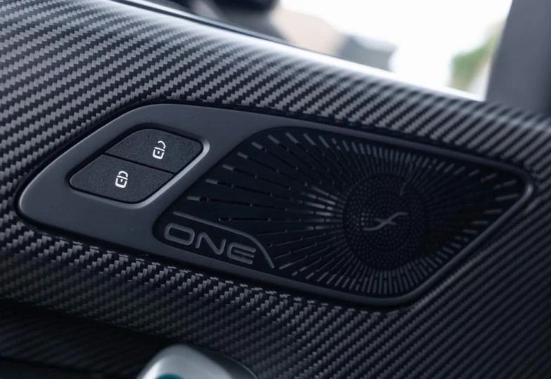 Mercedes AMG ONE Черный