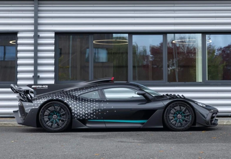 Mercedes AMG ONE Черный
