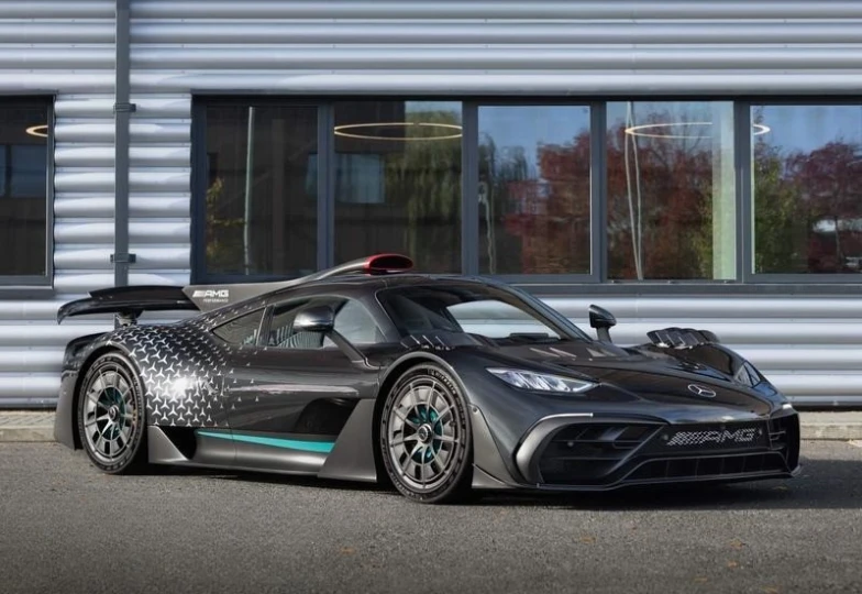 Mercedes AMG ONE Черный