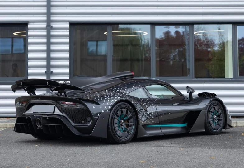 Mercedes AMG ONE Черный