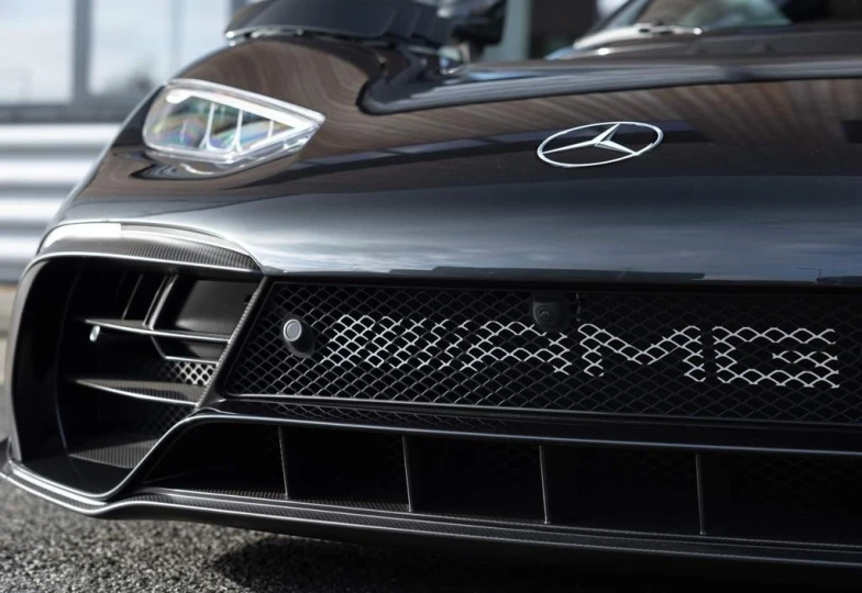 Mercedes AMG ONE Черный
