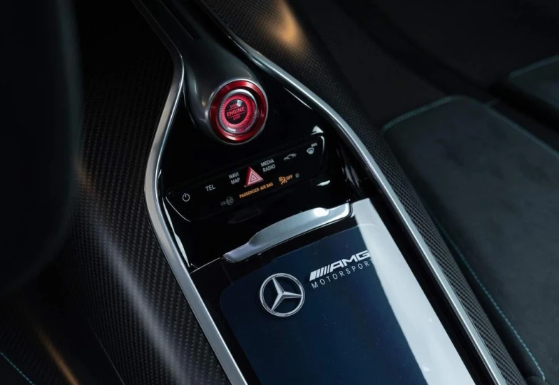 Mercedes AMG ONE Черный