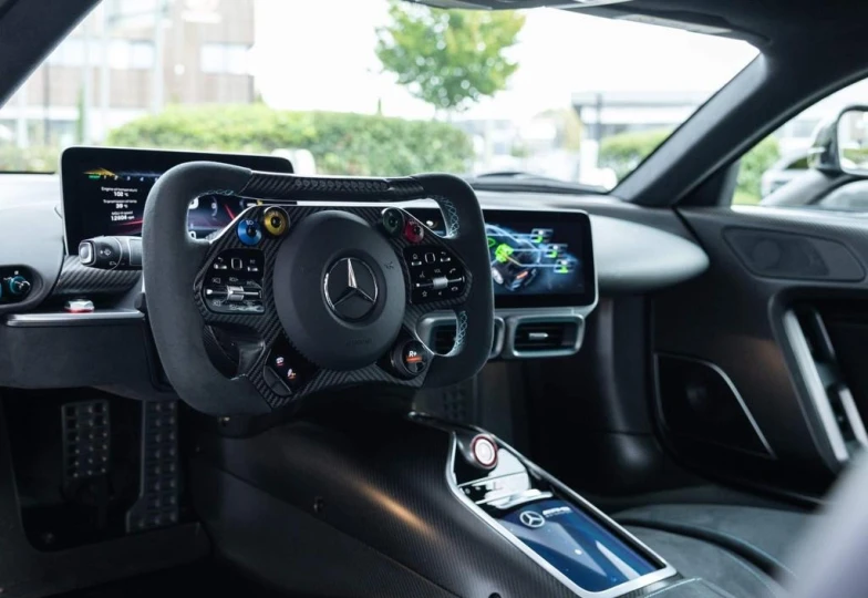 Mercedes AMG ONE Черный