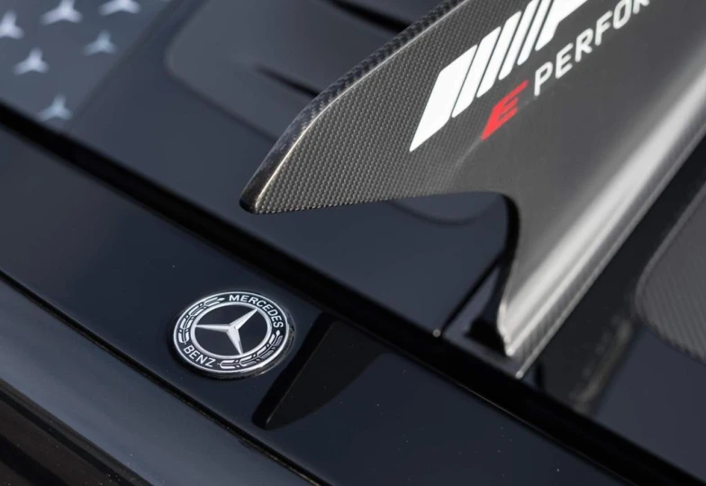 Mercedes AMG ONE Черный