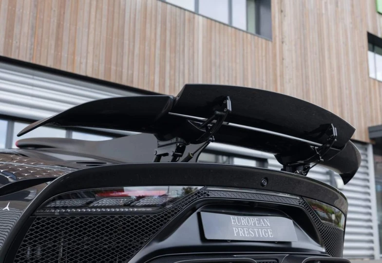 Mercedes AMG ONE Черный