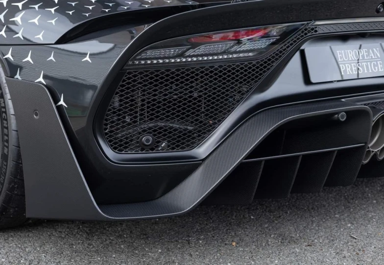 Mercedes AMG ONE Черный