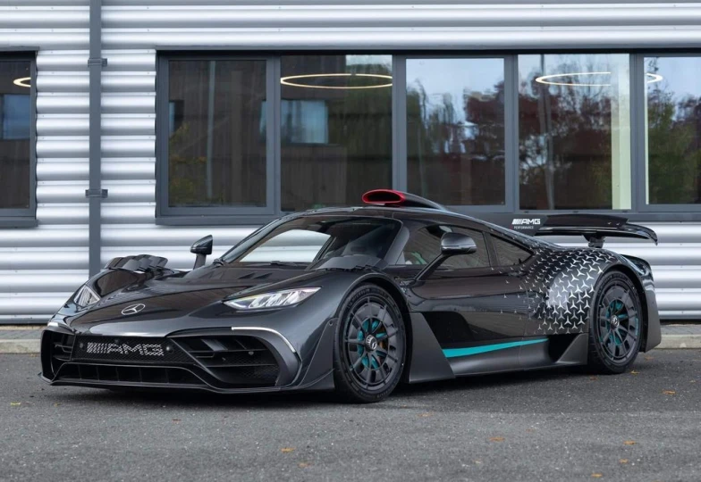 Mercedes AMG ONE Черный