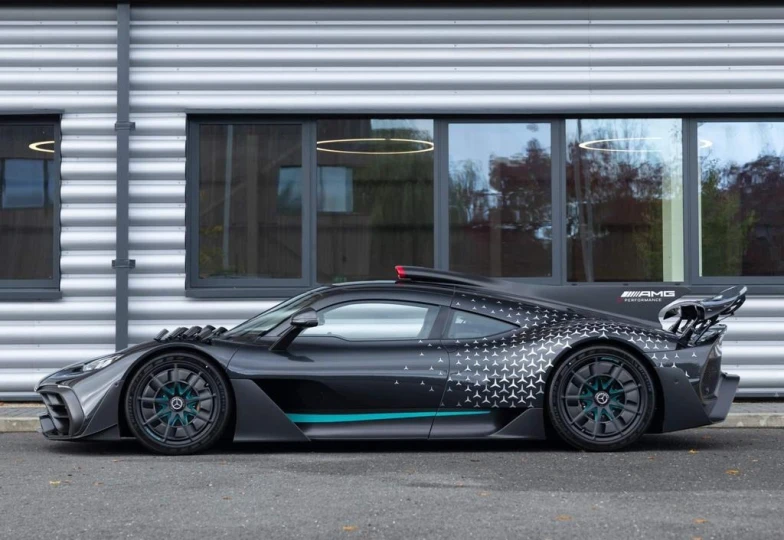 Mercedes AMG ONE Черный