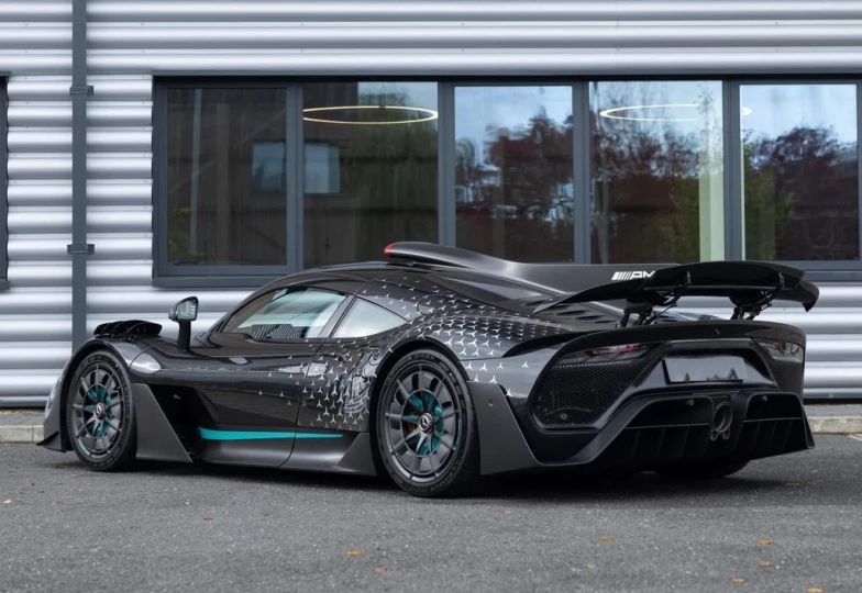 Mercedes AMG ONE Черный