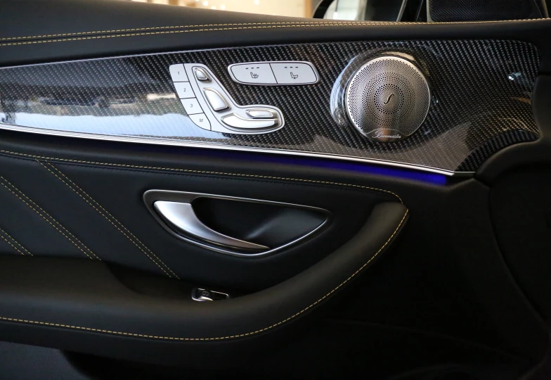 Mercedes E-class Черный