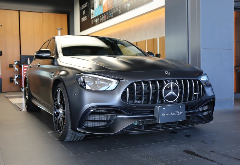 Mercedes E-class Черный