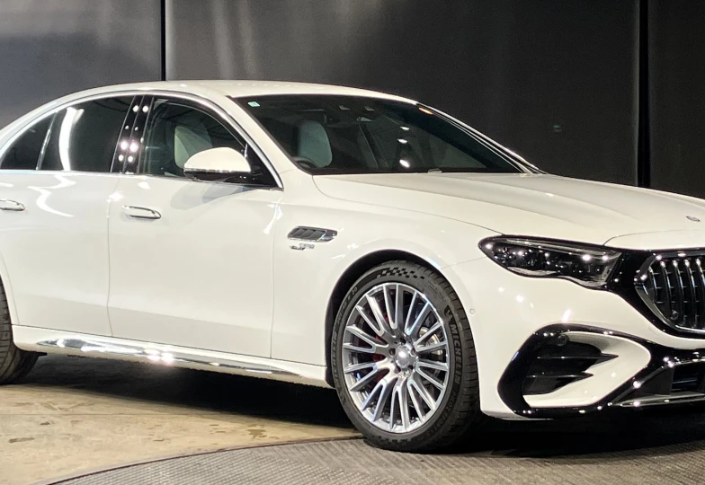 Mercedes E-class Белый