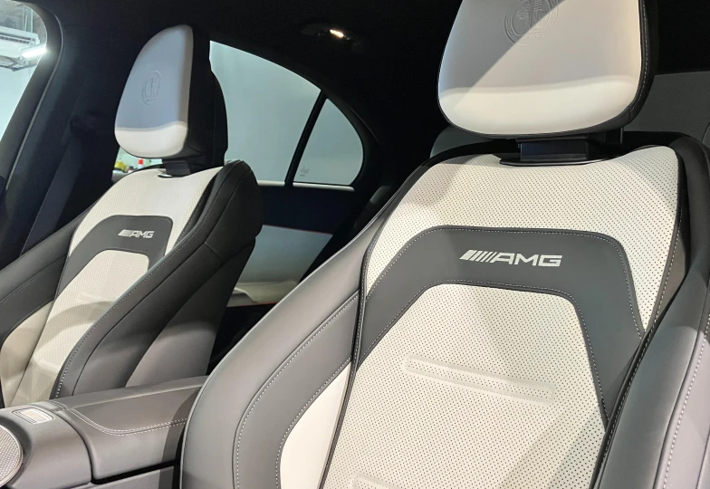 Mercedes E-class Белый