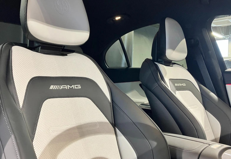 Mercedes E-class Белый