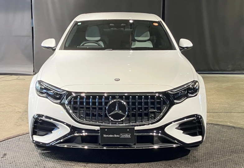 Mercedes E-class Белый