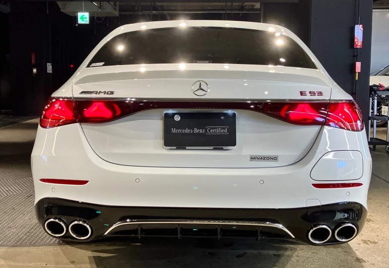 Mercedes E-class Белый