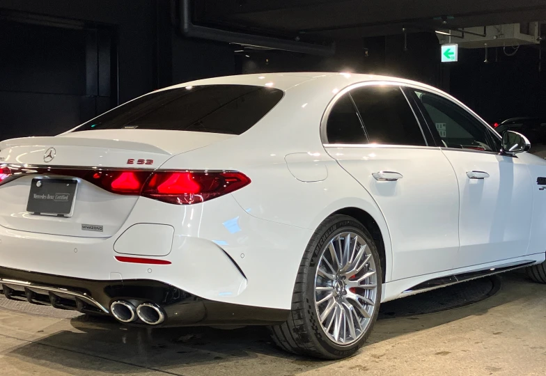 Mercedes E-class Белый